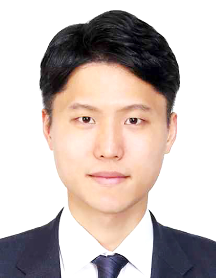 4 2. 신임부영사 이준일