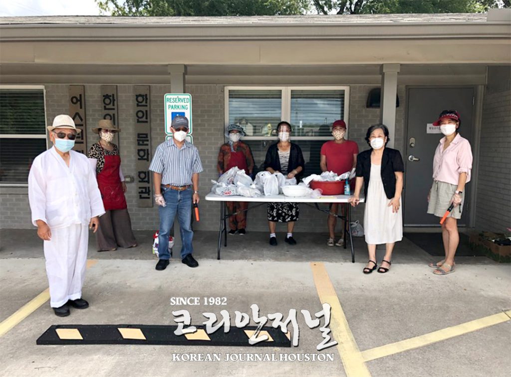 어스틴 한인노인회, H마트 후원 삼계탕 160개 회원에 전달 1 삼계탕 3