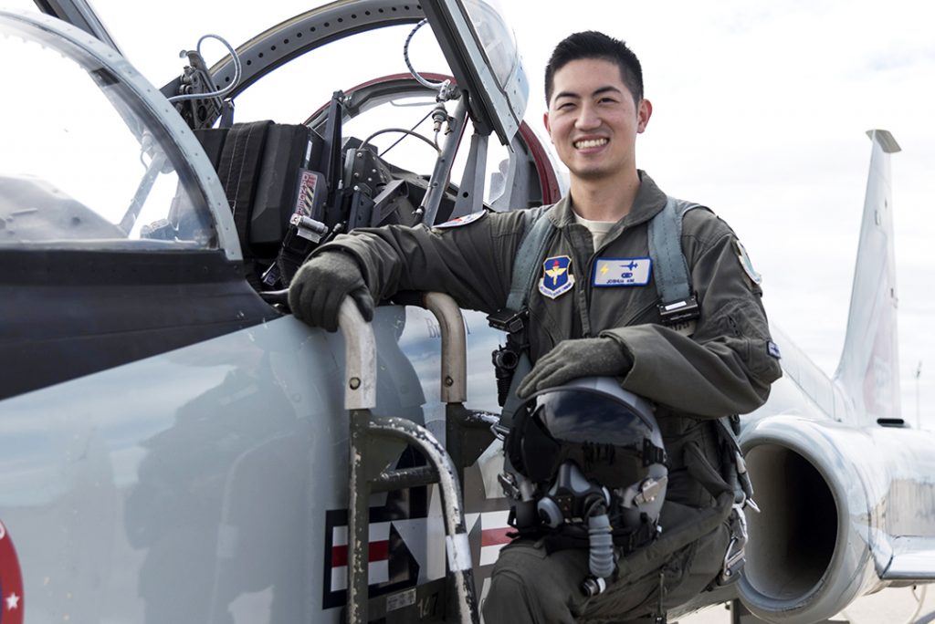 7. F 16 파일럿 조슈아 김 대위의 은빛날개 이야기 1