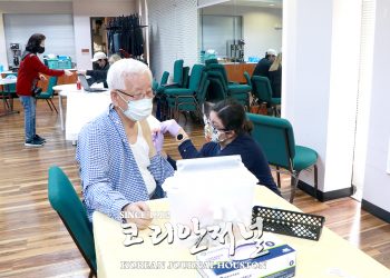 5일 한인회관에서 총 89명 백신주사 맞아 “이제야 한숨 돌려요”