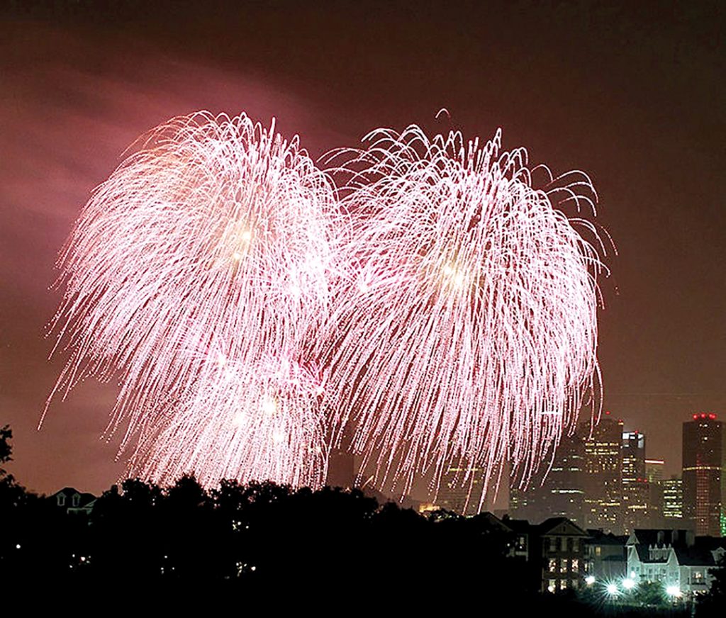 7월 4일 독립기념일 축제 “코로나 영웅들에게 감사를!” 1 6 2. 독립기념일 불꽃놀이
