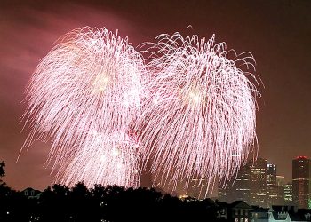 7월 4일 독립기념일 축제 “코로나 영웅들에게 감사를!”