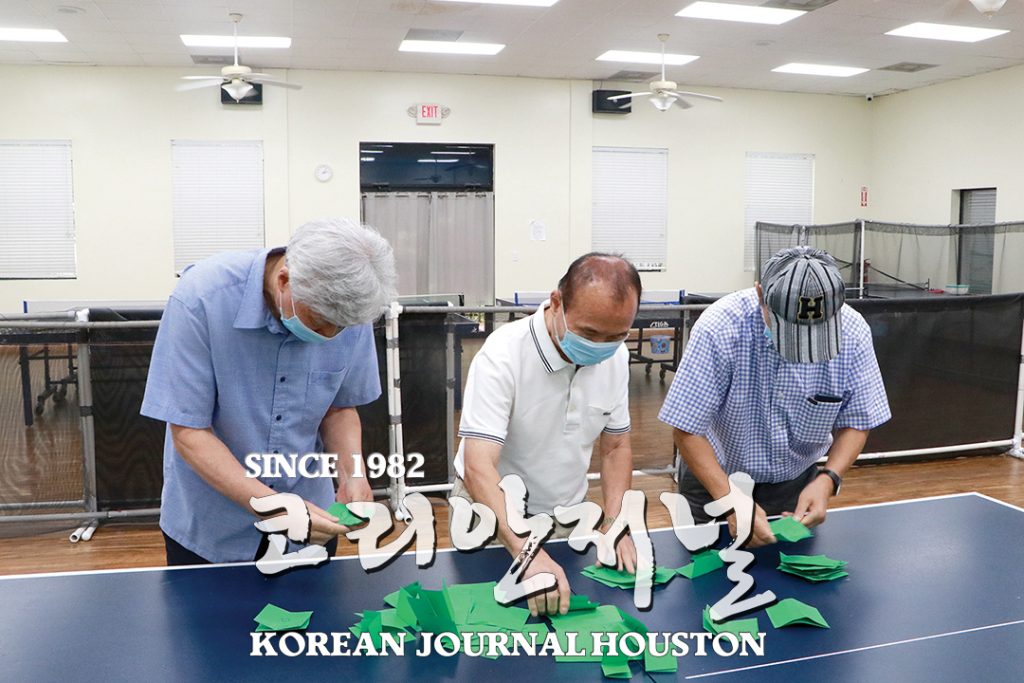 “비 온 뒤에 땅이 굳어지듯 더욱 단단해지는 노인회 약속” 2 2. 노인회 임시총회 3
