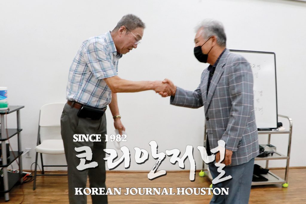 “비 온 뒤에 땅이 굳어지듯 더욱 단단해지는 노인회 약속” 3 2. 노인회 임시총회 4