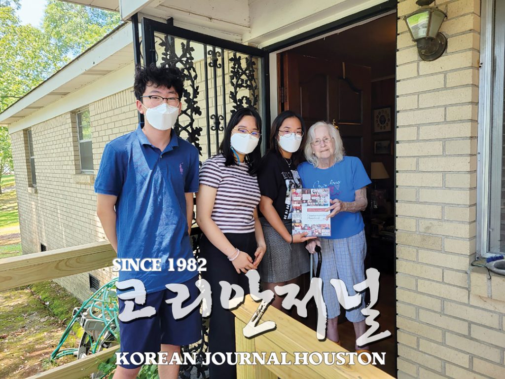 “참전용사님, 이제는 우리가 힘이 되어 드릴께요” 2 7. 알칸사 한국전 참전용사 기념앨범 배포 3