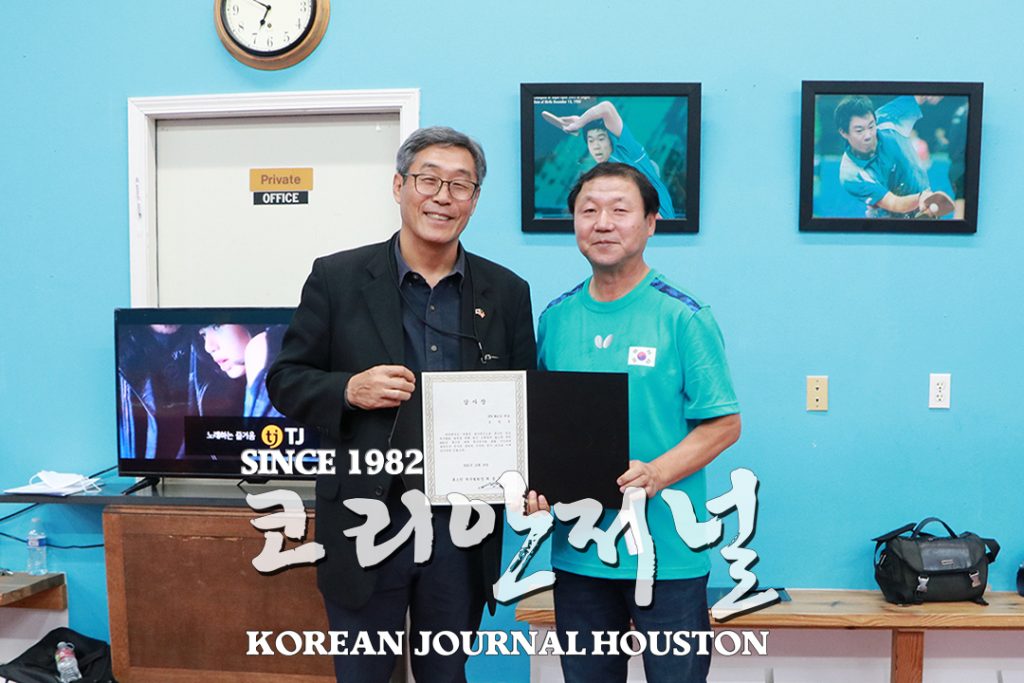 “휴스턴 체육회는 건재하다” 1 4 1. 휴스턴 탁구협회 감사의 밤 1. 오영국