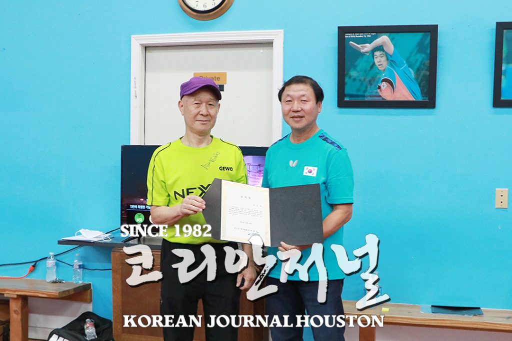 “휴스턴 체육회는 건재하다” 2 4 1. 휴스턴 탁구협회 감사의 밤 2. 송건호