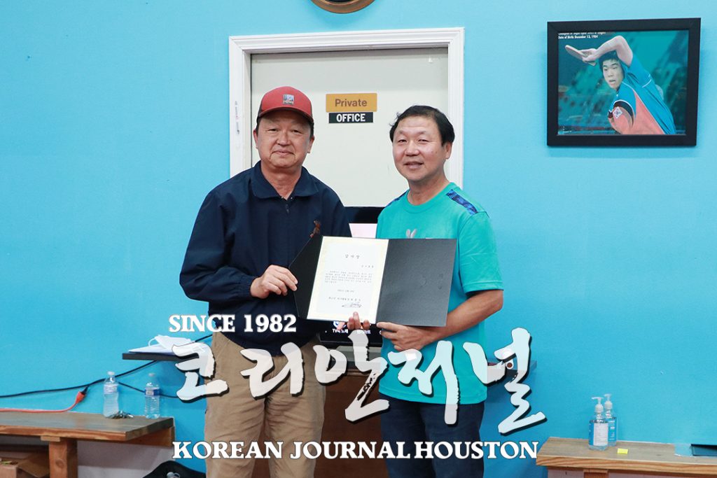 “휴스턴 체육회는 건재하다” 4 4 1. 휴스턴 탁구협회 감사의 밤 3. 선우호룡