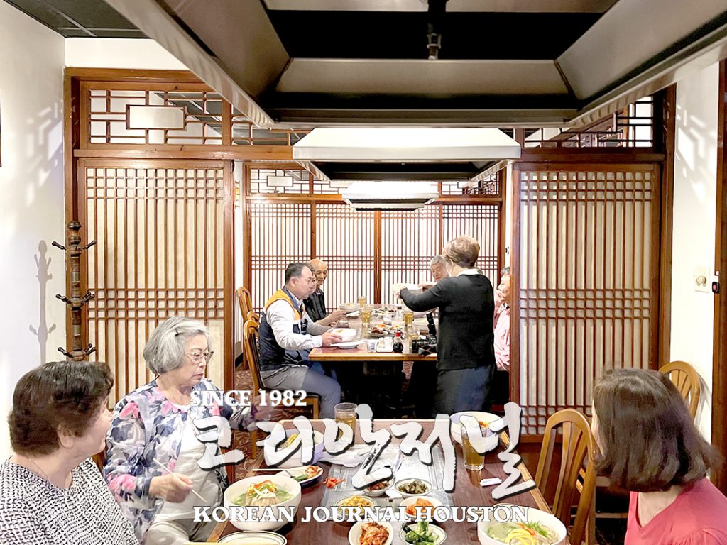 H마트 임진웅 이사, 노인회 임원들 초청 식사대접 3 5 1. 삼계탕 3