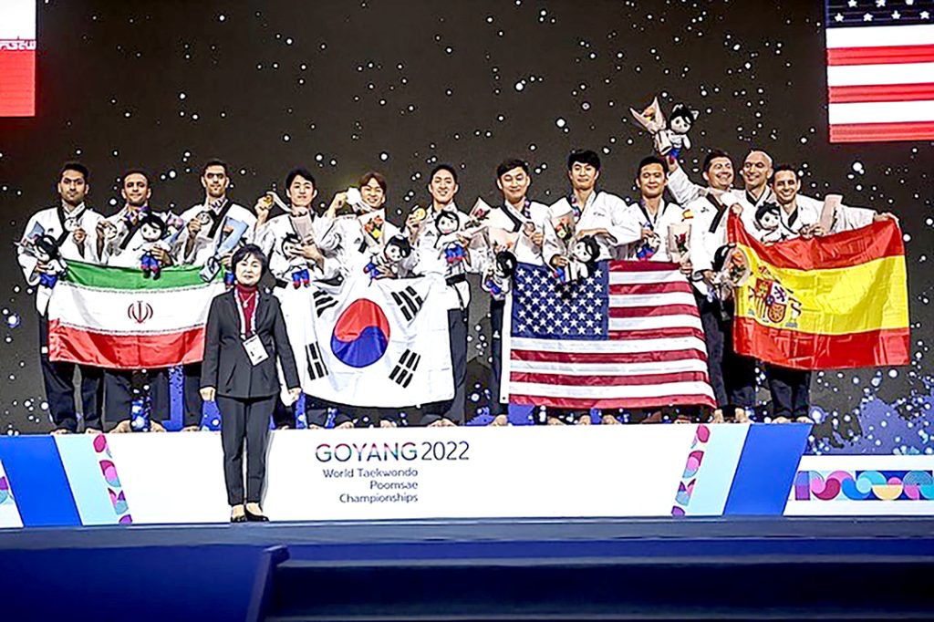 2022 세계태권도품새선수권대회, 15년만에 경기도 킨텍스에서 2 7 2. 성민기 사범 4