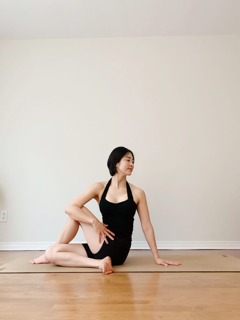 요가 읽어주는 여자 hayeon (송하연) - 완벽 하체라인: 여성들의 허벅지살, 도대체 왜 안빠지는 걸까요? 1 0610 1 1 1