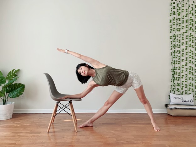 요가 읽어주는 여자 hayeon (송하연) - 뻣뻣한 당신을 위한 초간단 CHAIR STRETCH 3 0916 1 3