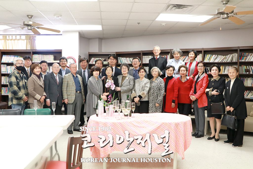한인학교 도서관, ‘하인태 도서관’으로 새 이름 2 2 3. 한인태 도서관 명명식 3