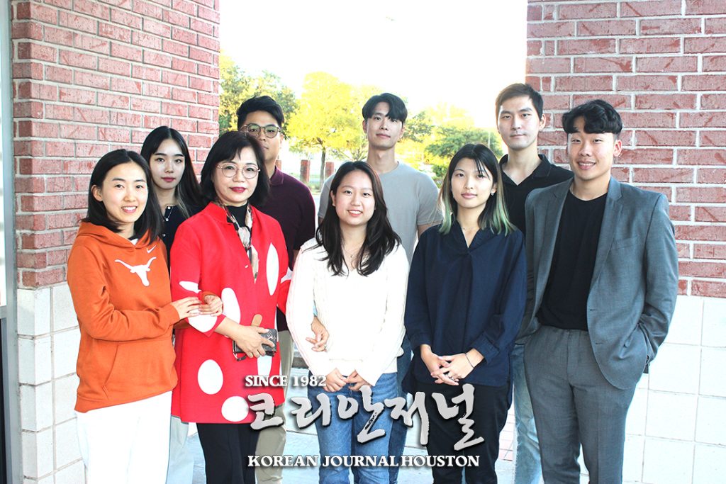 그레이스 리 부동산 한인 학생들에 장학금 전달 1 IMG 9720 web