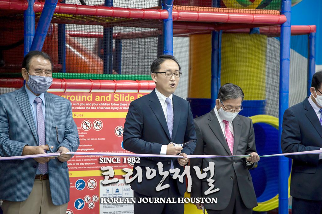 기도하시는 목사님 web