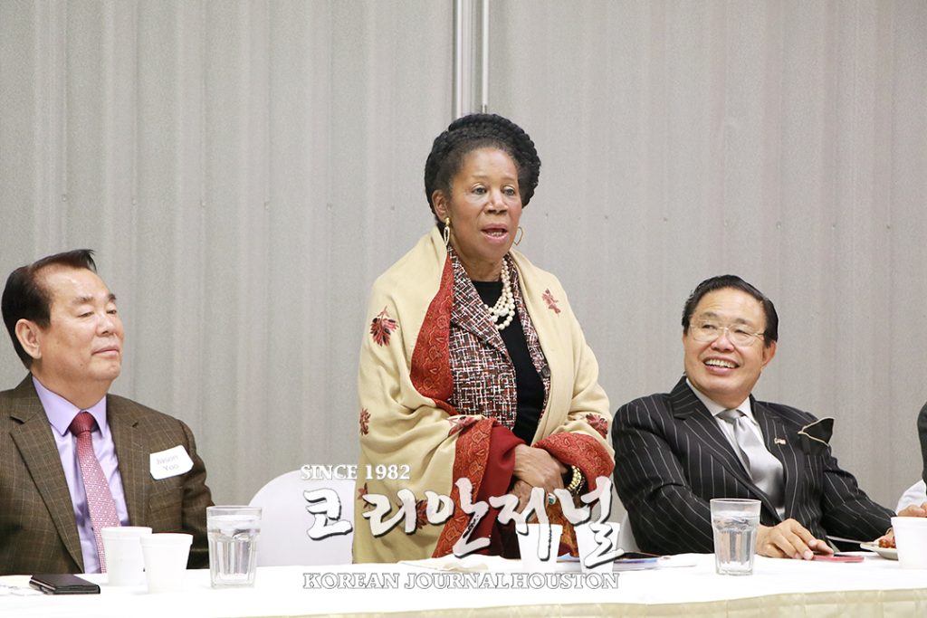 “이민자 목소리 대변하는 노련한 정치인이 우리 곁에 있다.” 2 2 1. 쉴라젝슨리 연방하원의원 후원모임 1