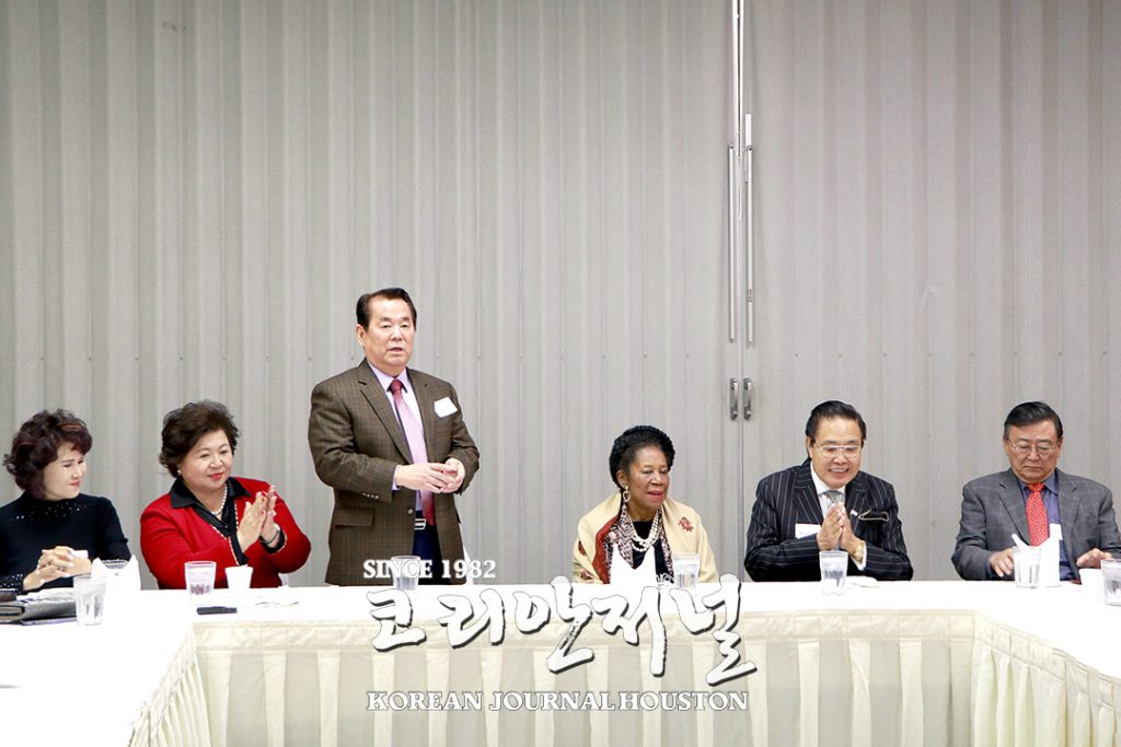 “이민자 목소리 대변하는 노련한 정치인이 우리 곁에 있다.” 4 2 2. 쉴라젝슨리 연방하원의원 후원모임 5