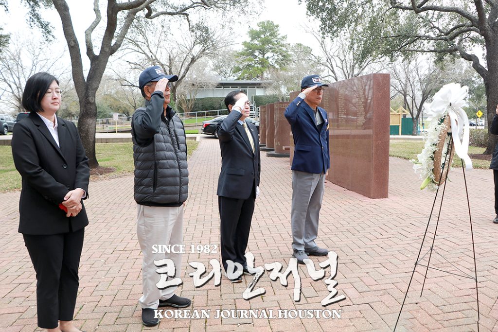 “한미동맹의 근간인 한국전 참전용사들 더욱 살피겠다” 2 2 1. 총영사 해리스카운티 메모리얼 기념관 방문 1
