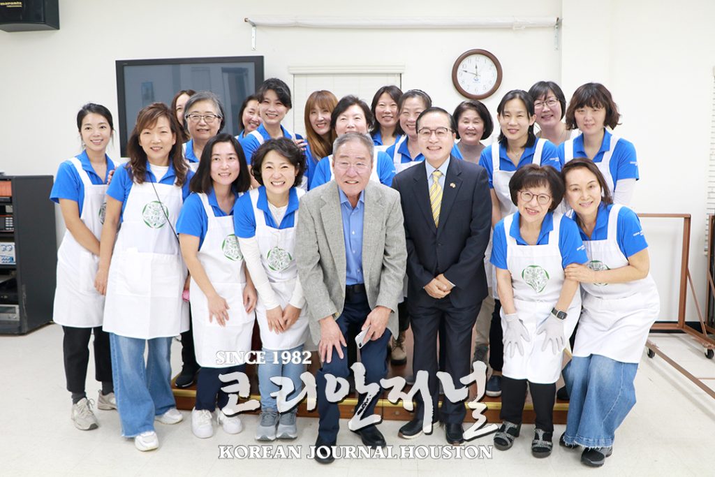 이대동창회 구정맞이 경로식사대접 “역쉬~” 엄지척 3 4 1. 이대 경로식사대접 4