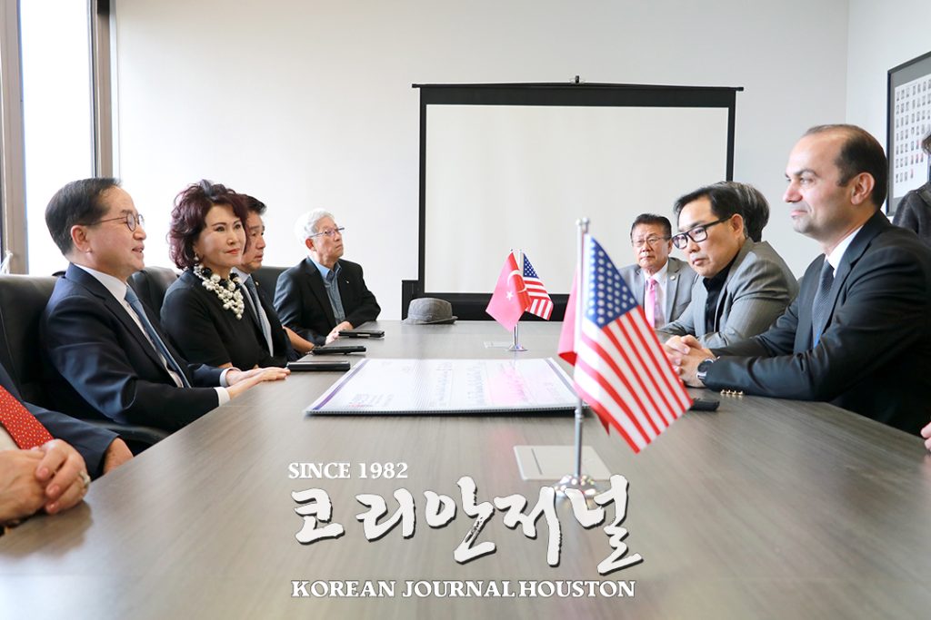 7만 5천여 불 구호성금 휴스턴 튀르키예 총영사관에 전달 2 1 1. 구호성금 튀르키예 총영사관 4