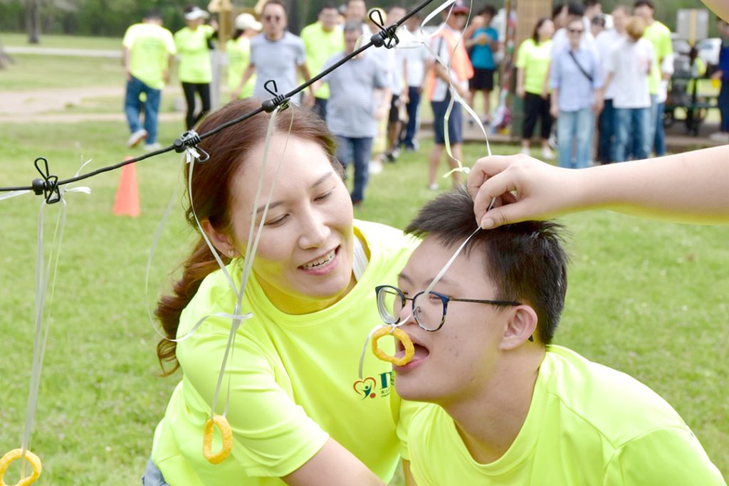“마음껏 뛰어놀 수 있는 공간이 간절해요” 2 4 2. 장애인협회 봄야유회 1