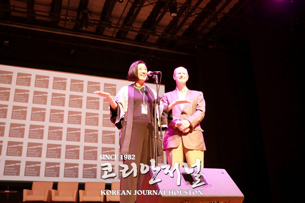 2. 2023 ROAR Story Slam Houston 1