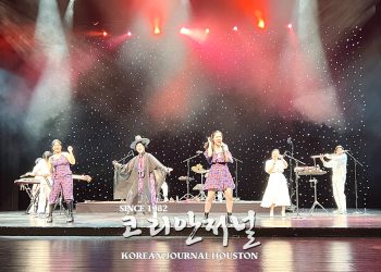 ‘악단 광칠’과 떼창과 떼춤으로 원 없이 놀았다