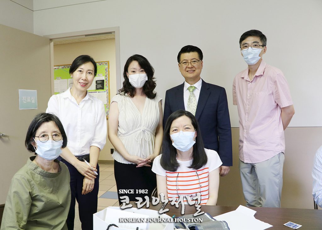 “여름철 토탈케어, 교회에서 해결해드려요” 1 6 1. 한인교회 일일 건강증진행사 2