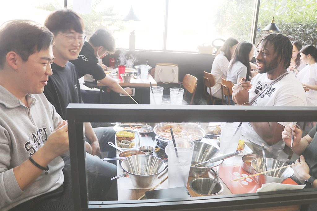 두끼, 휴스턴 벨레어에 북미 1호점 오픈 3 6. 두끼 떡볶이 휴스턴 1호점 1
