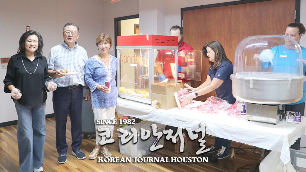 한인회관, 토요일 오후 영화관으로 변신 2 7 1. 영화 UP 무료 상영회 2