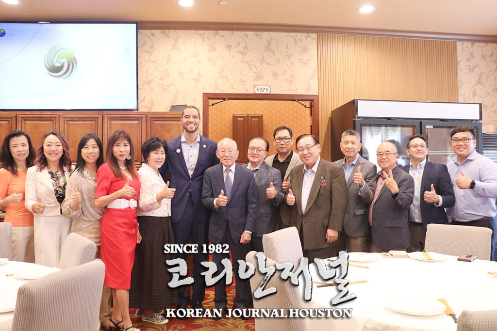 “도시 안전과 퍼밋 시스템 개선 약속” 1 5 1. 크리스 홀린스 휴스턴시 컨트롤러 후보 지지모임