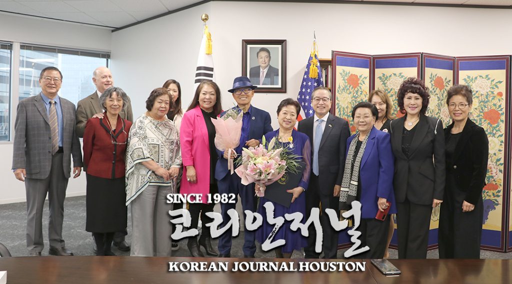 루이지애나 참전용사후원회 김선화 회장 국민포장 전수식 1 3 2. 김선화 회장 국민포장 전수식 2