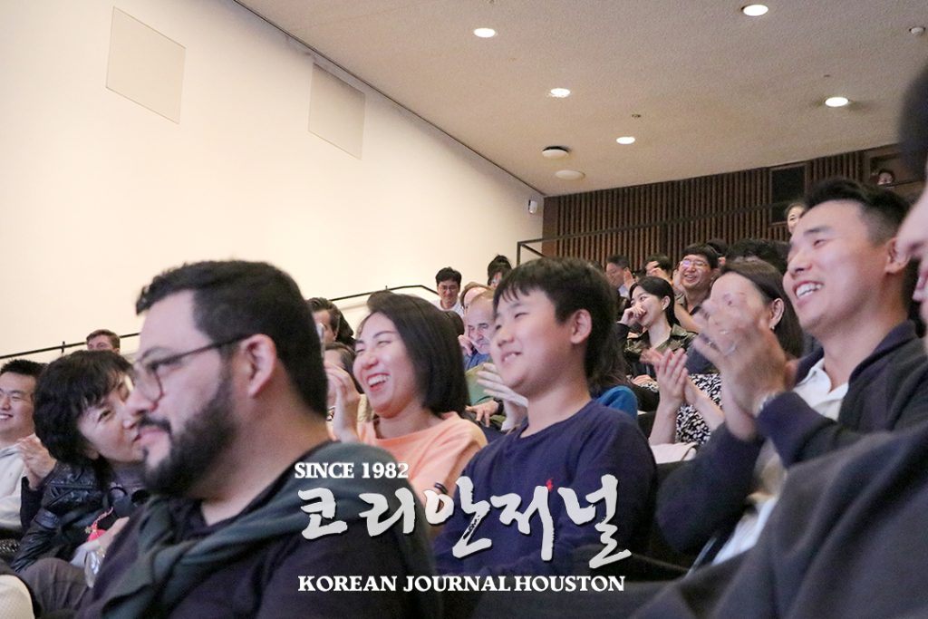 “휴스턴 관객들의 따뜻한 환영에 감동했어요” 2 2. 극한직업 류승룡 2