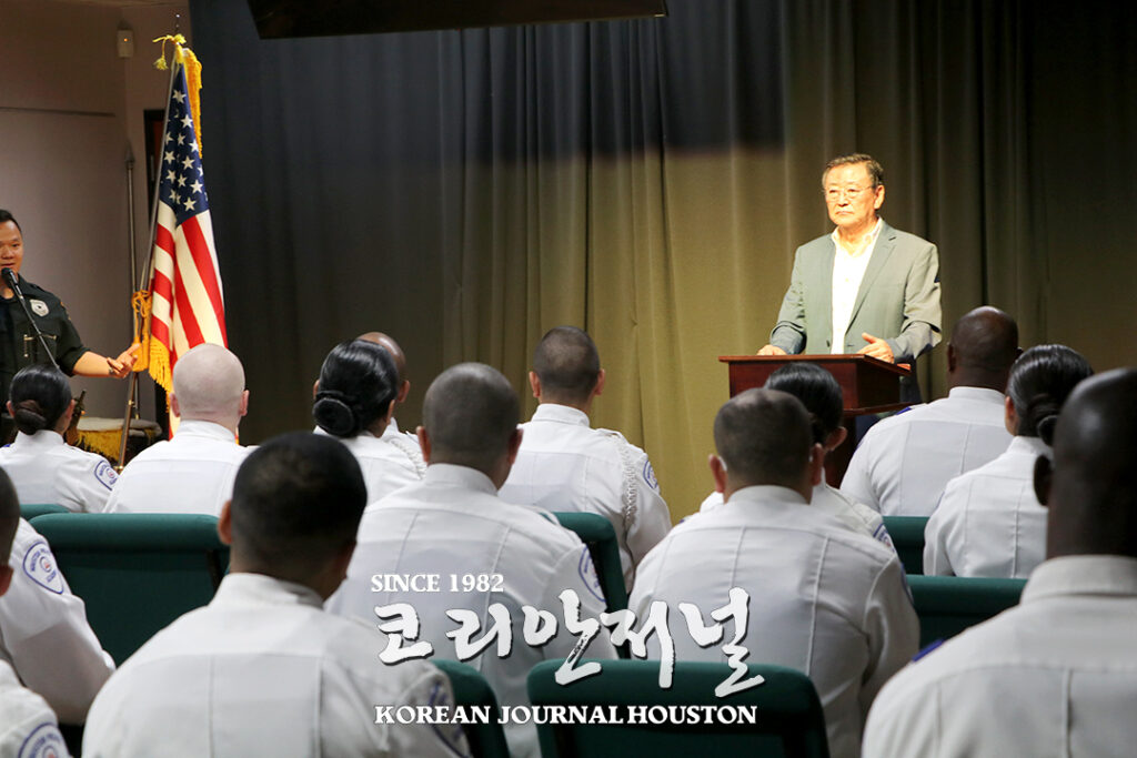 6 1. HPD 경찰 아카데미 수료생 한인회관 방문 3