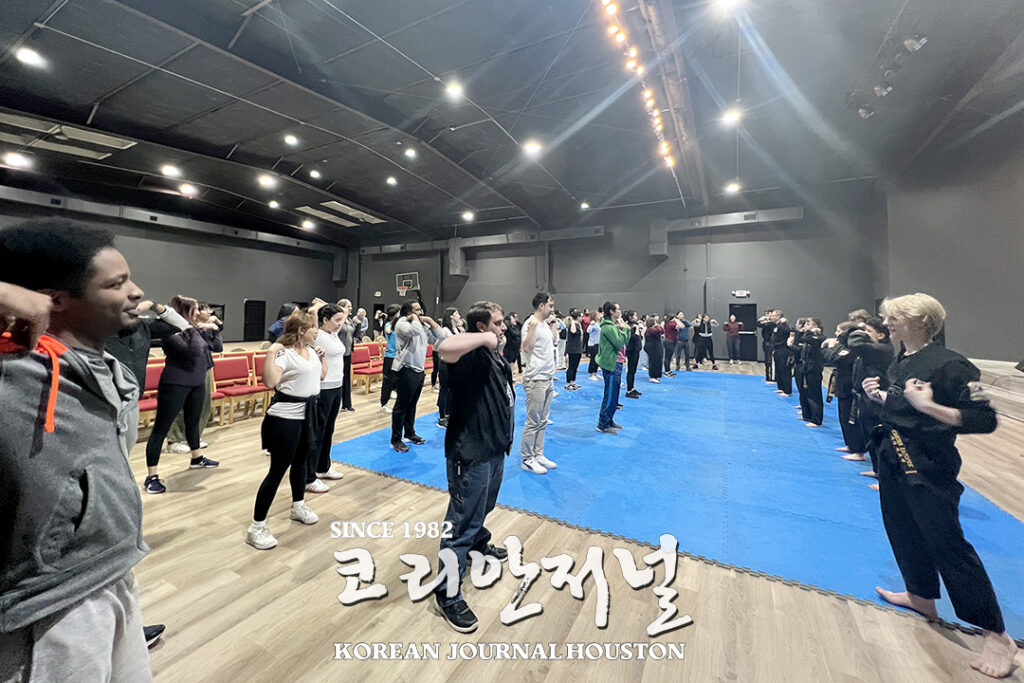 ‘한국 문화의 밤’ 태권도로 제압 2 8 1. 한국교육원 문화행사 2