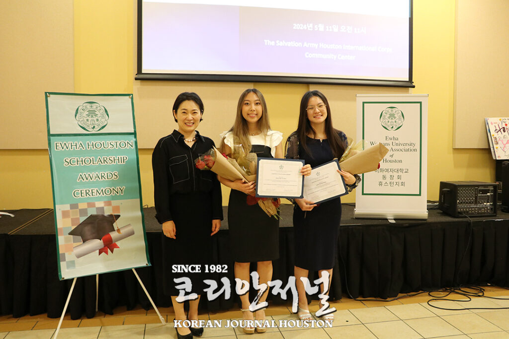 “청춘은 씨 뿌리는 시기…선한 영향력 끼치는 여성 리더 기원” 1 2 2. 2024 이대동창회 장학금 수여식 1
