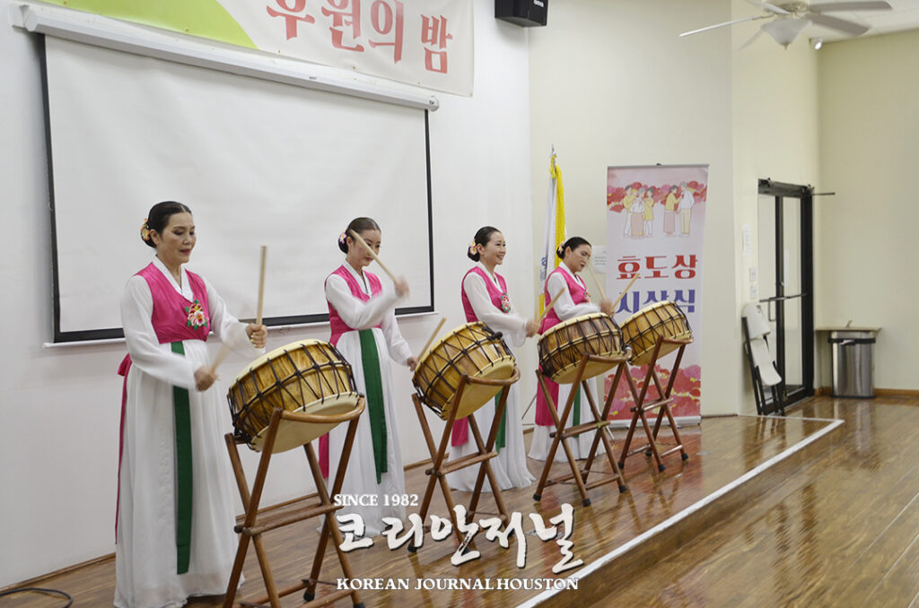 휴스턴 노인회 “우리는 꽃중년” 4 1 1. 2024 노인회 후원의 밤 4