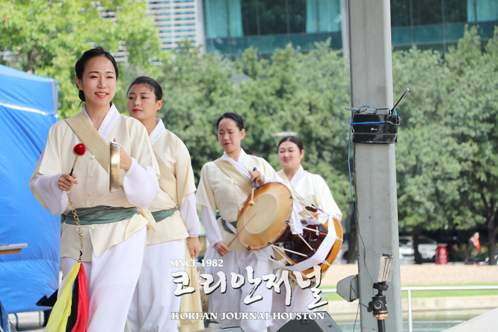 15주년 맞는 2024년 코리안 페스티벌, 2일 동안 개최한다 - 10월 12일(토)~13일(일) 3 1 1. 15주년 코리안 페스티벌 2일 동안 개최 2