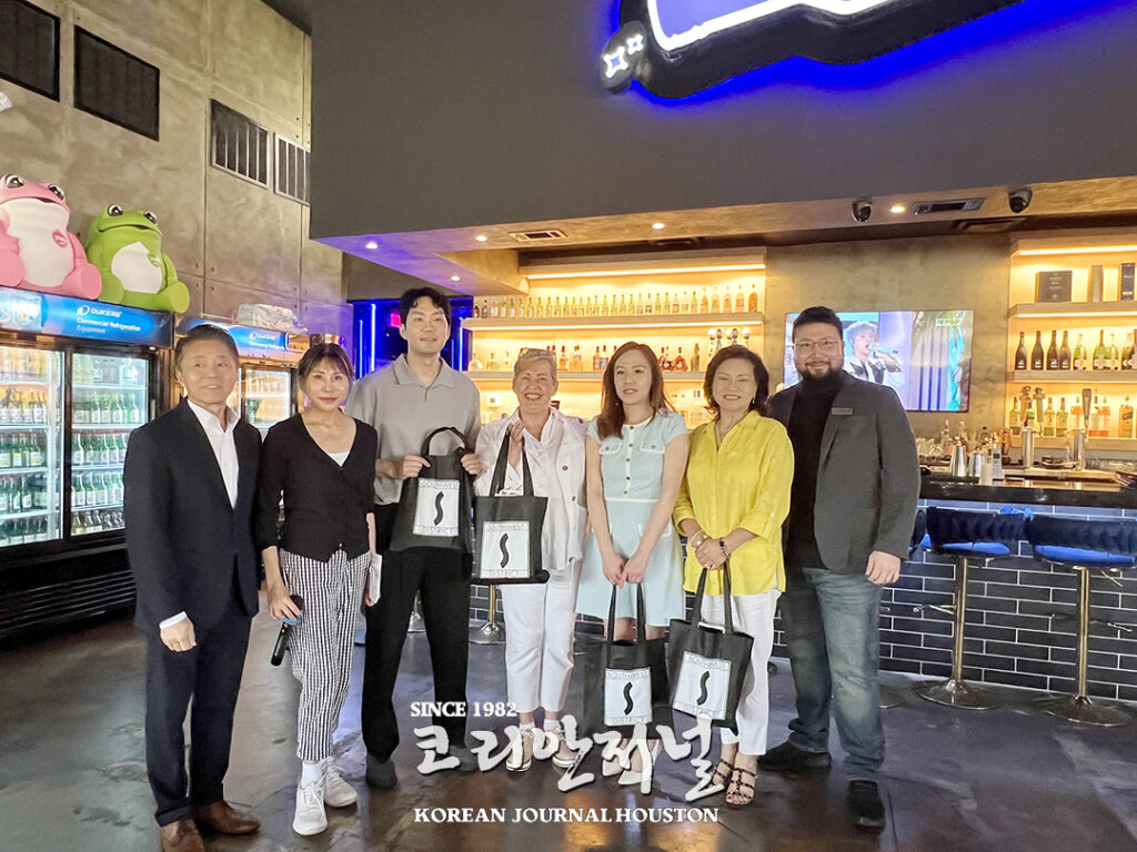 4 1. 소주 블루스 리본커팅식 4