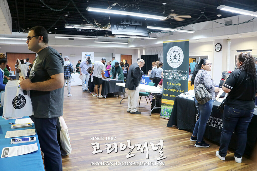 스프링브랜치 취업 박람회 성황 3 3 1. 한인회관 취업박람회 3