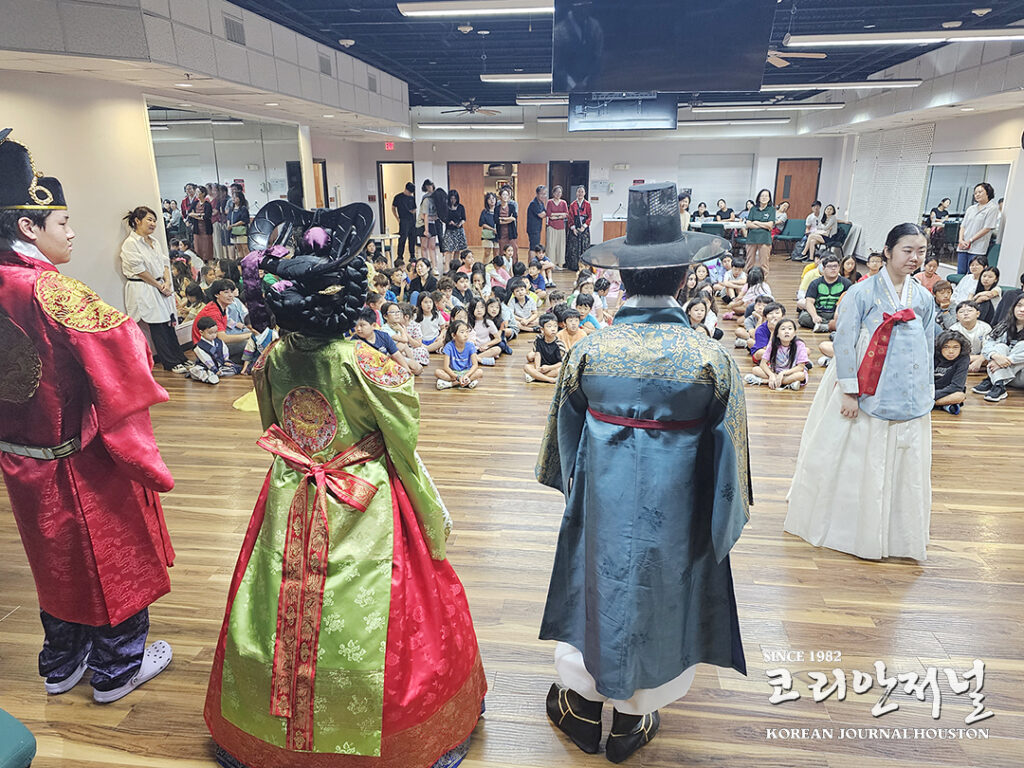 한인학교 후원 행사 11월 2일 한인회관에서 2 1 1. 2한인학교 후원 행사 11월 2일 한인회관에서