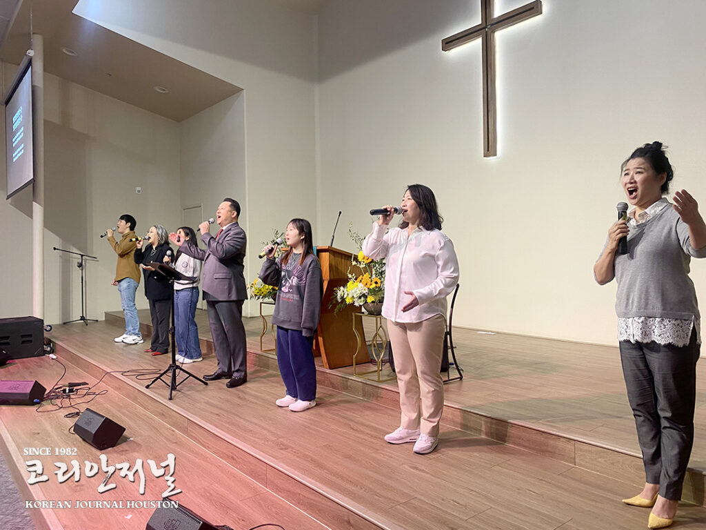 1995년 설립한 ‘휴스턴 사랑의 교회’ 설립기념 부흥회 2 6 2. 1000 1995년 설립한 ‘휴스턴 사랑의 교회 설립기념 부흥회 2