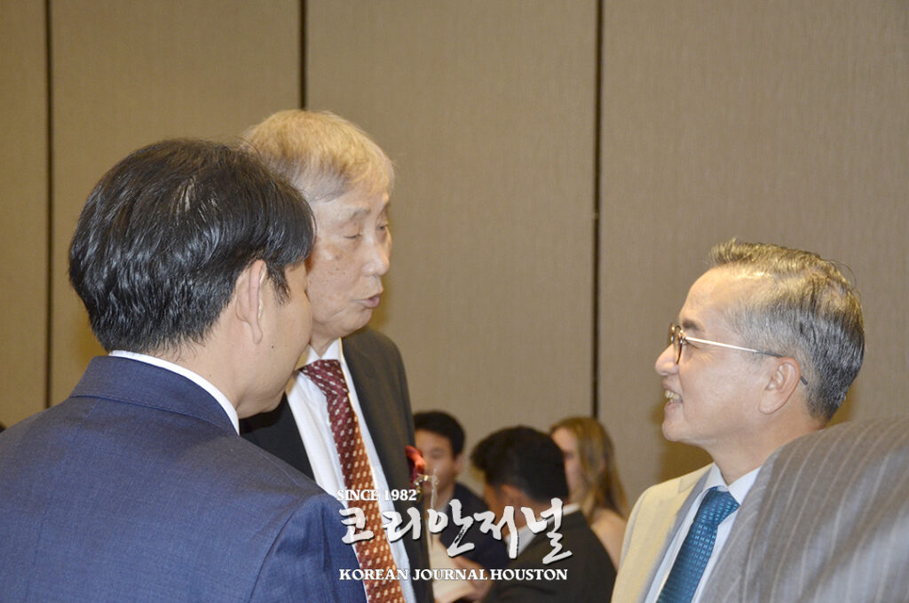 한인 의사협회, 메디컬 전공 학생들에게 장학금 수여 5 6 1. 5한인 의사협회 메디컬 전공 학생들에게 장학금 수여