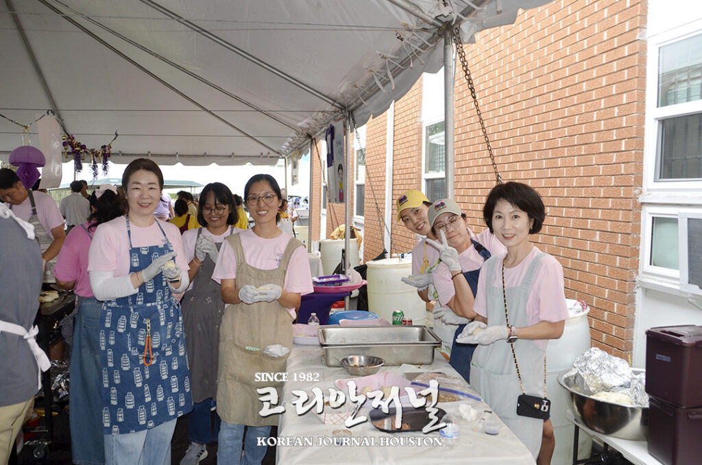 한인 천주교회, ‘장터 한마당 활짝’ 2 7 1. 2한인 천주교회 ‘장터 한마당 활짝