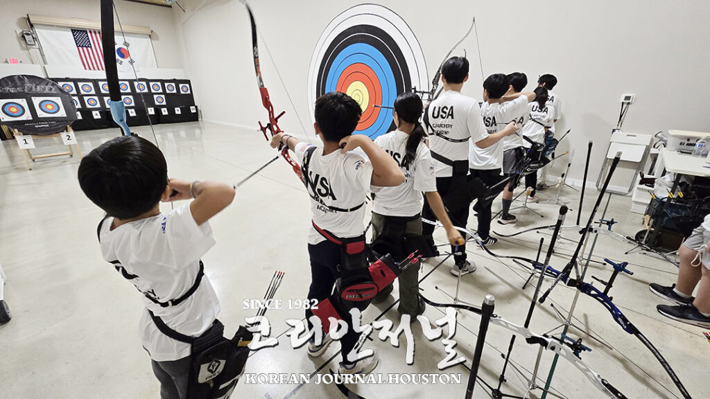 한국 양궁의 명성을 텍사스에 알리는 ‘장홍은 코치’ 2 8 2 1한국 양궁의 명성을 텍사스에 알리는 ‘장홍은 코치 2