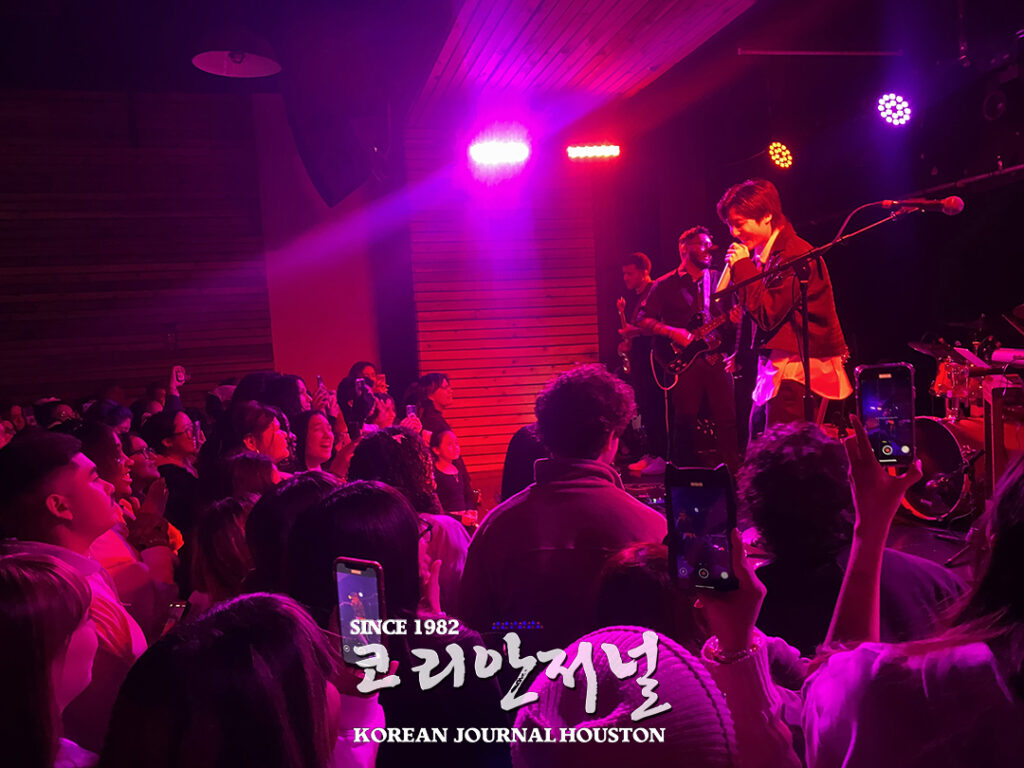 휴스턴 미디어가 주목한 싱어송라이터 호현 1 8 1 1휴스턴 미디어가 주목한 싱어송라이터 호현