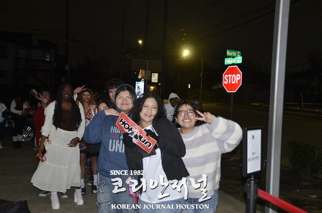 휴스턴 미디어가 주목한 싱어송라이터 호현 6 8 1 67휴스턴 미디어가 주목한 싱어송라이터 호현 1