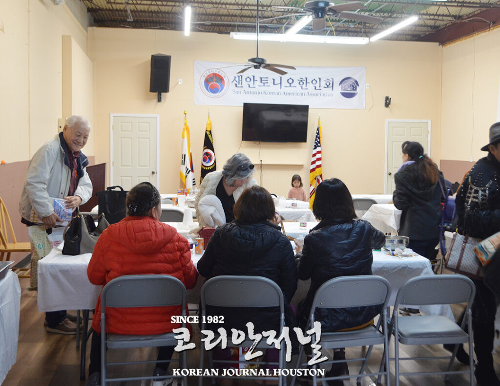 샌안토니오 한인회 설 맞이 어르신 떡국대접 행사 2 샌안기사 샌안한인회 떡국행사1 3