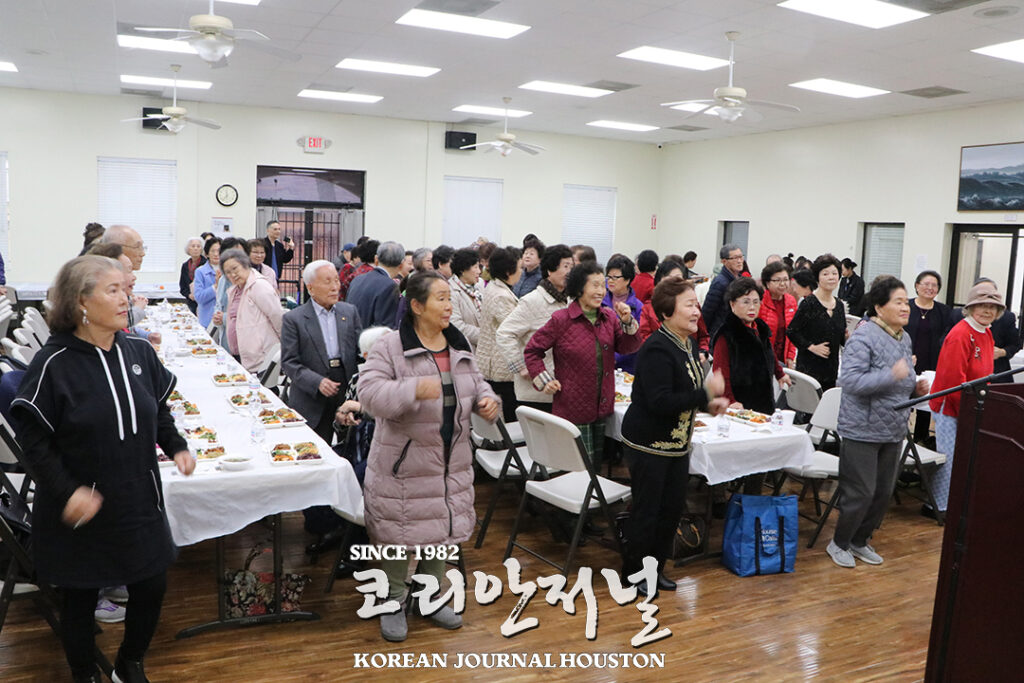 휴스턴 한인천주교회 정월대보름 맞아 노인회 식사대접 3 2 1 3휴스턴 한인천주교회 정월대보름 맞아 노인회 식사대접