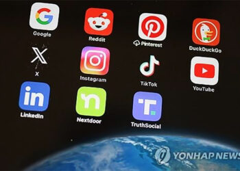 SNS 검열에 추방자 속출, 소셜계정 제출 의무화 정책 발표